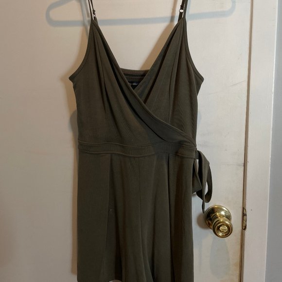 Abercrombie & Fitch - Olive wrap tie romper size SMALL - Picture 3 of 5